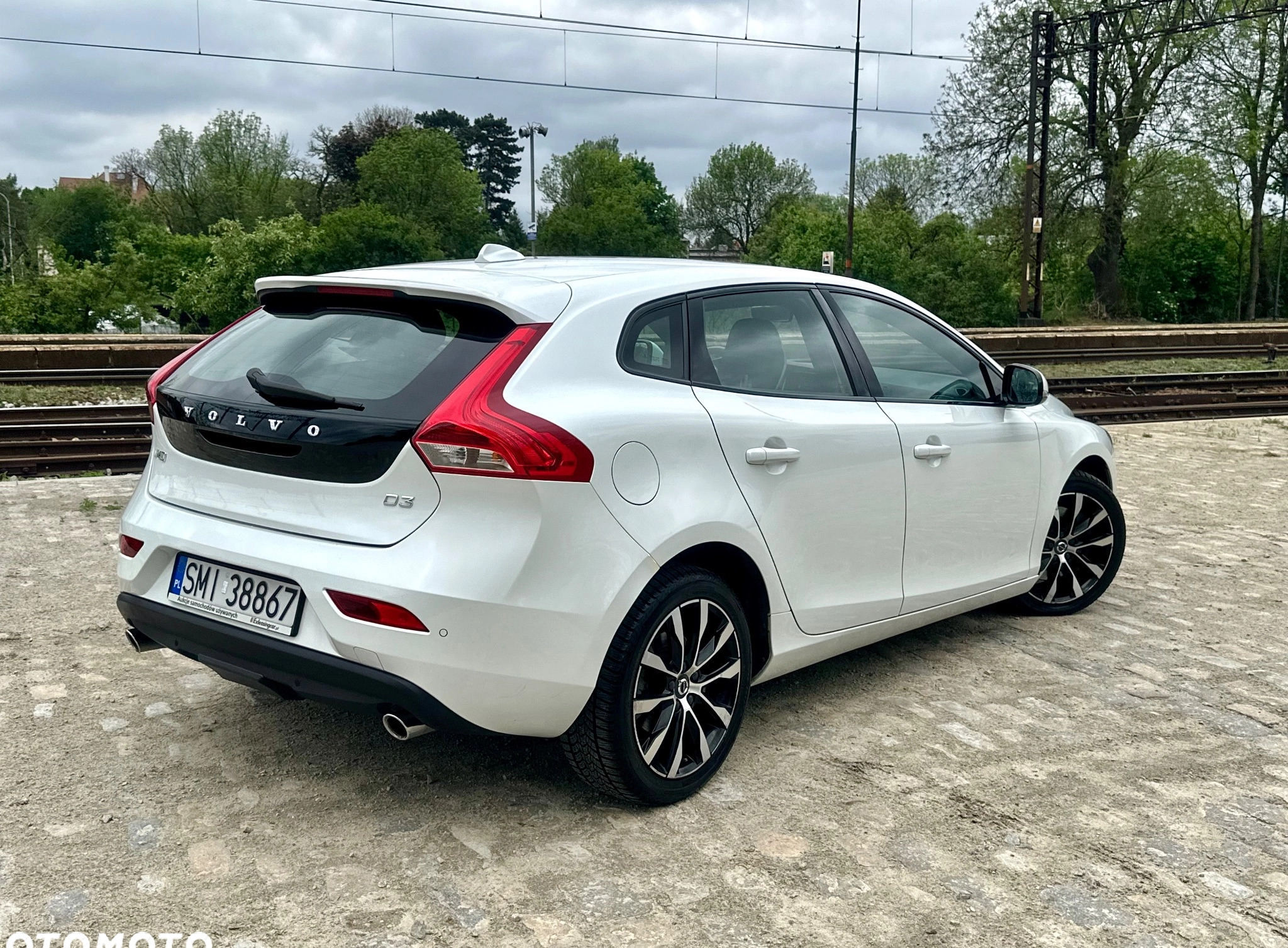 Volvo V40 cena 57800 przebieg: 230000, rok produkcji 2018 z Wrocław małe 781